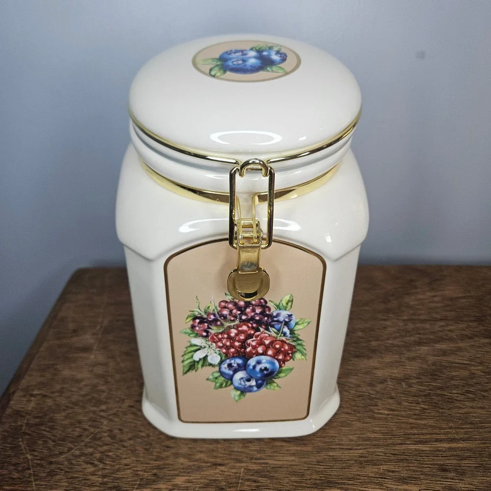 Knott's Berry Farm Ceramic Cookie Jar Berry Fruit Airtight Bale Flip Top Cream - Picture 1 of 8